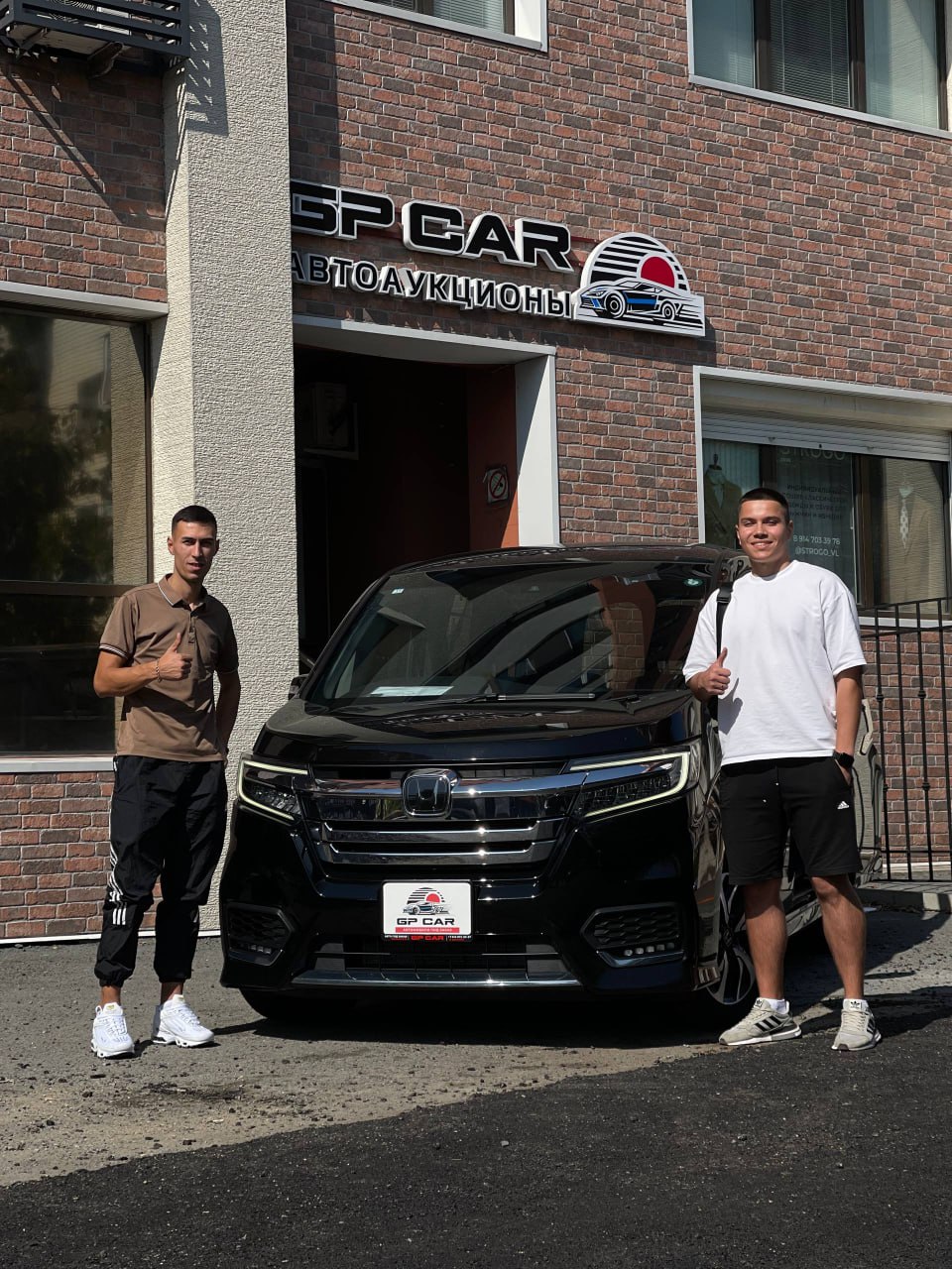 Двигатель: 1.5л 150лс Трансмиссия: вариатор Пробег: 116 000км Привод: передний Комплектация: Spada Honda Sensing 7seats Состояние: отличное, оценка 4 бала, строгий аукцион Год выпуска: 2020г